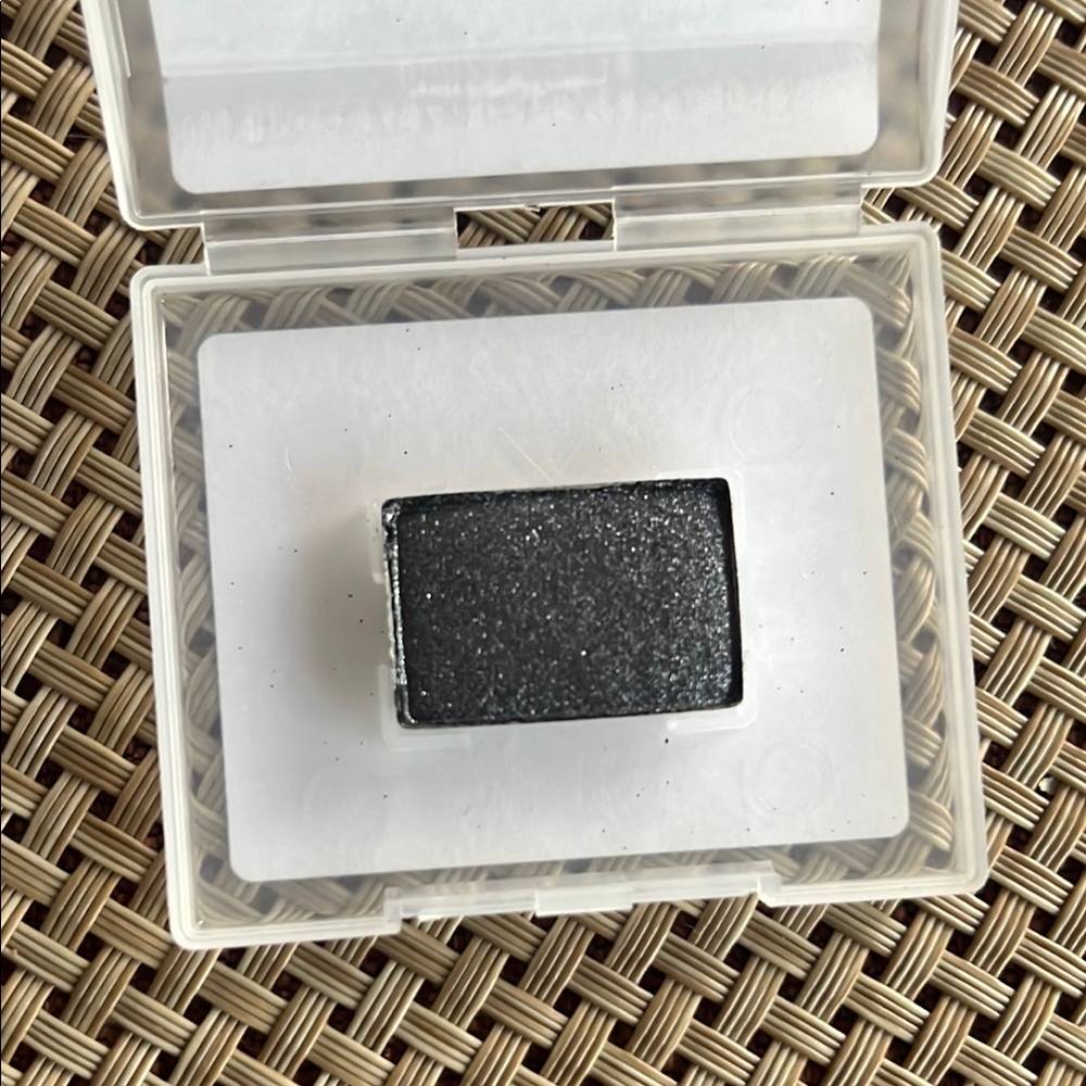 Mary Kay Brilliant Black Eye Shadow